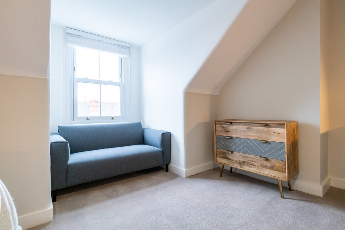 Room Wantage Road in Reading