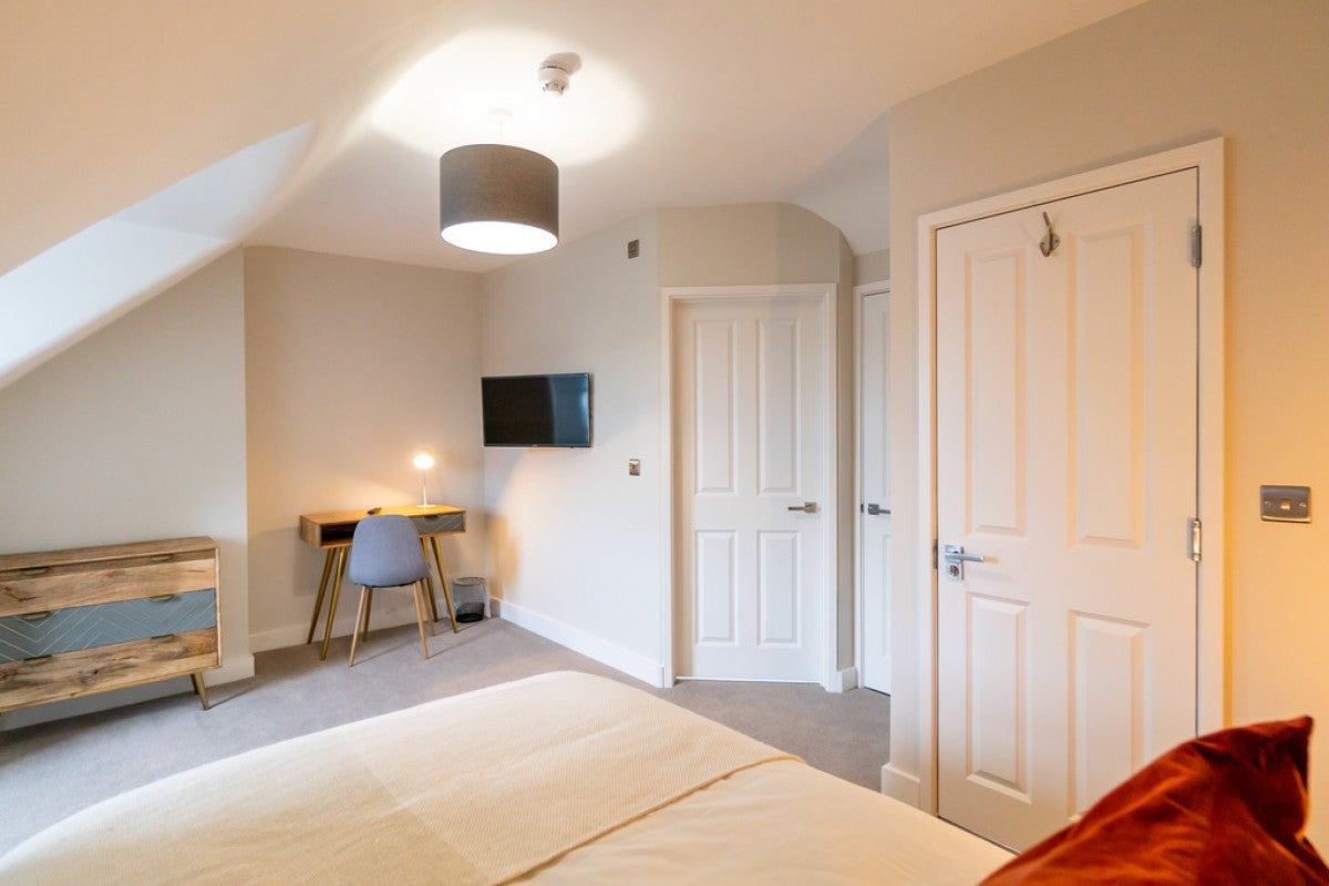 Room Wantage Road in Reading
