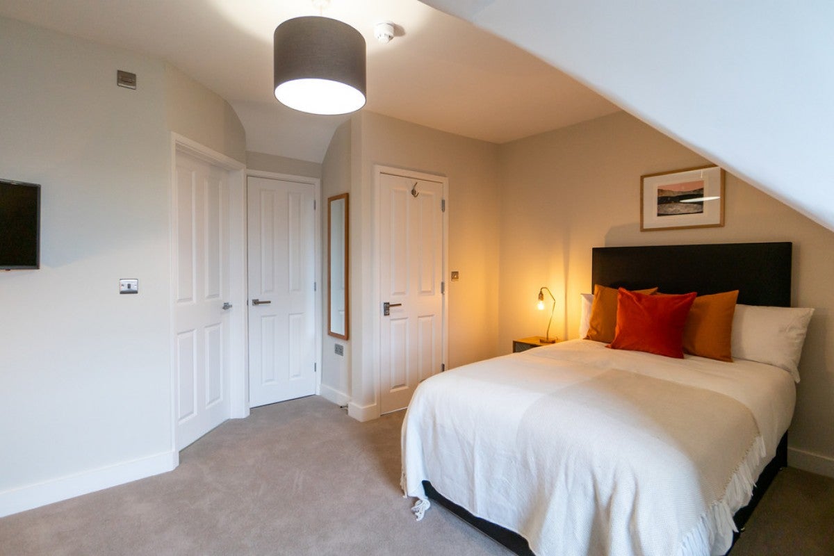 Room Wantage Road in Reading