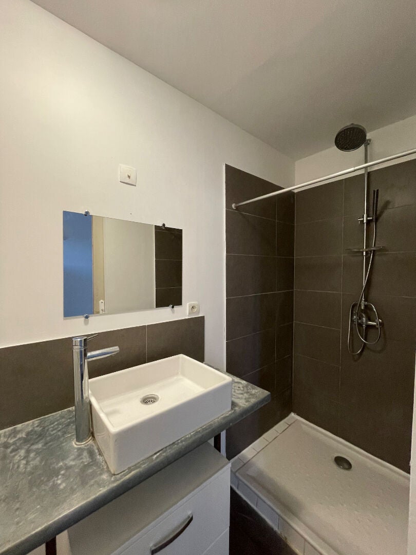 Appartement Rue de la Maison Carrée à Nîmes