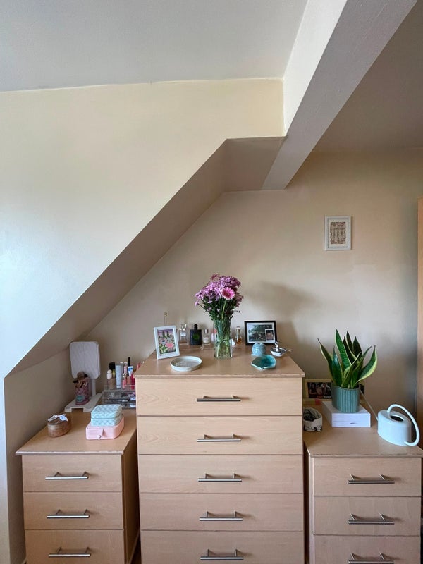 Room Wynan Road in Greater London