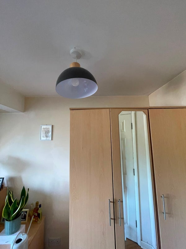 Room Wynan Road in Greater London