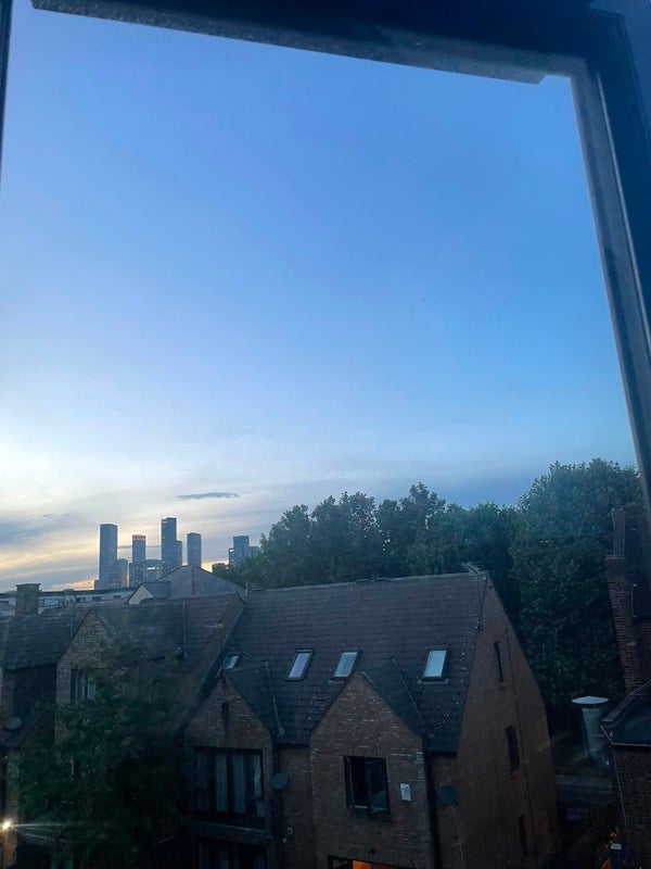 Room Wynan Road in Greater London
