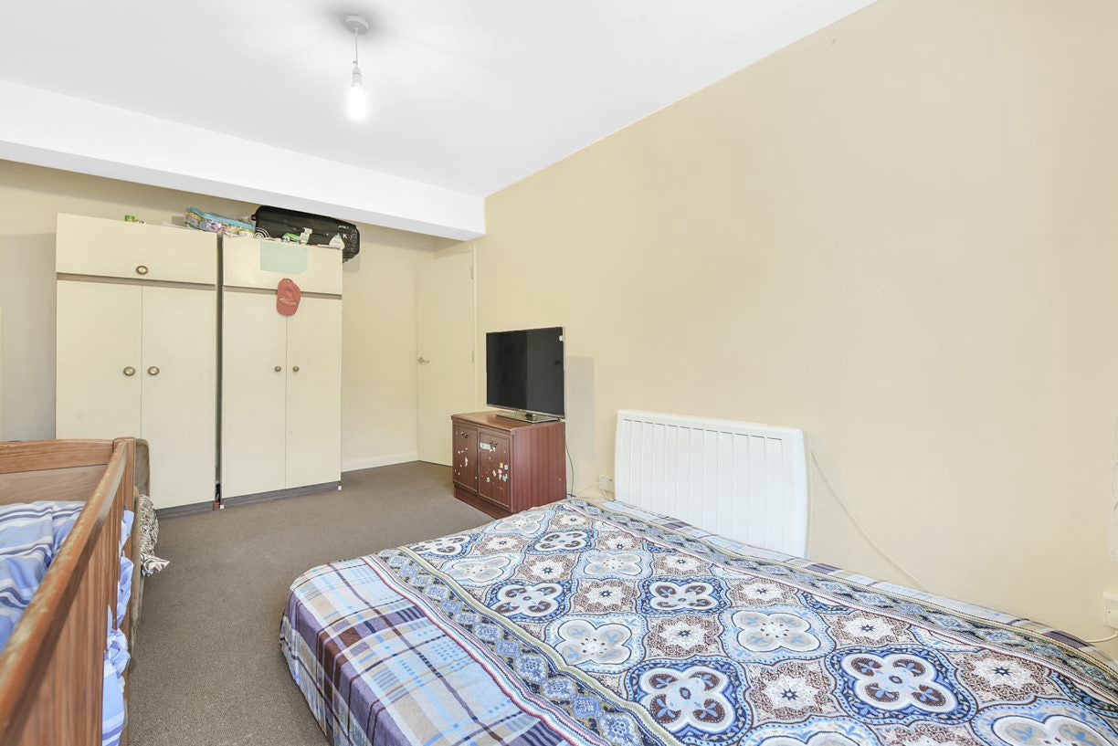 Flat Kingsland Road in Greater London