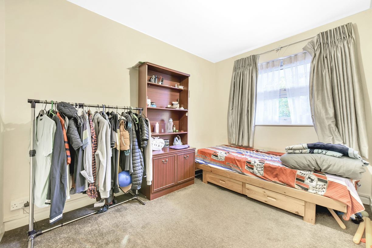 Flat Kingsland Road in Greater London