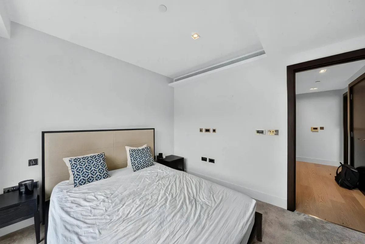 Flat Albert Embankment in Greater London