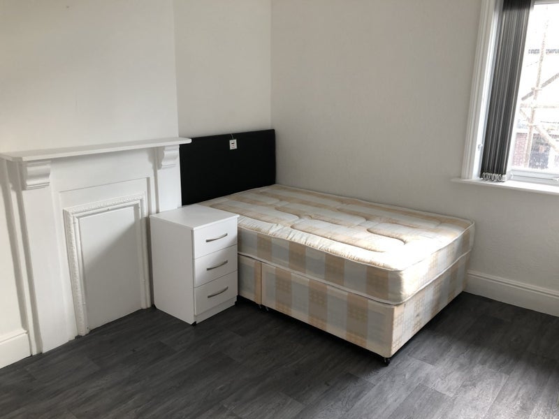 Room Slade Road in Birmingham