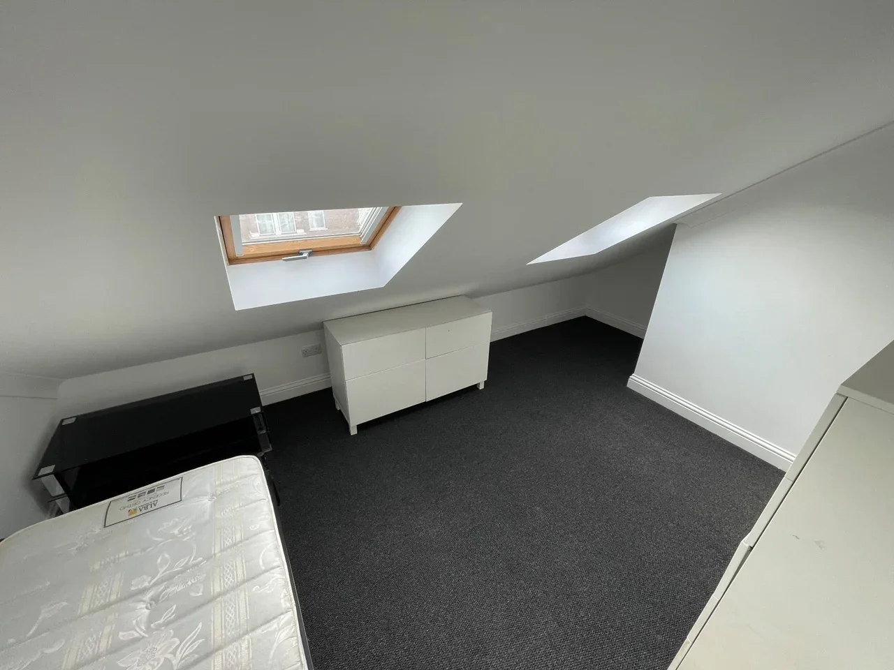 Room Burges Road in Greater London