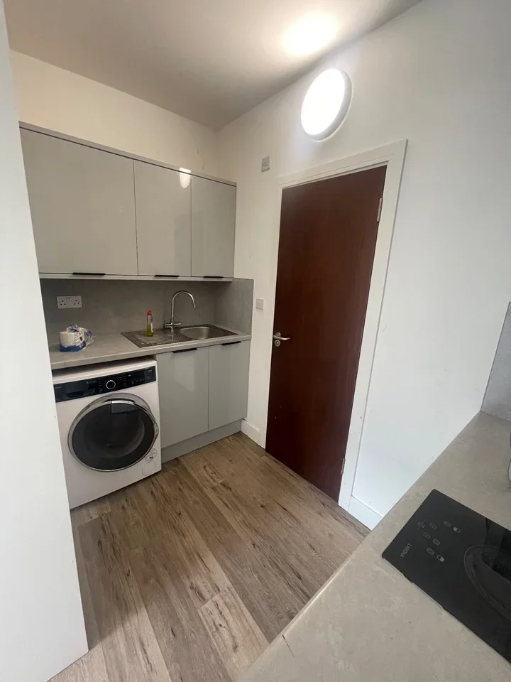 Flat Mitchell Road in Greater London