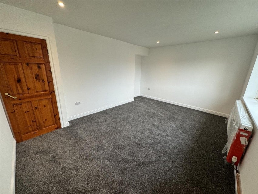 Flat Broomhill Mount in Bradford