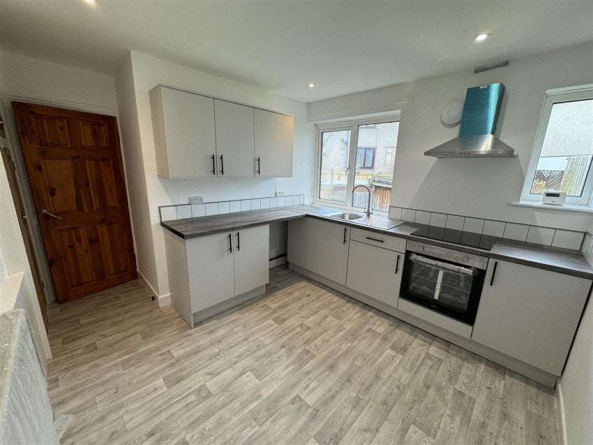 Flat Broomhill Mount in Bradford