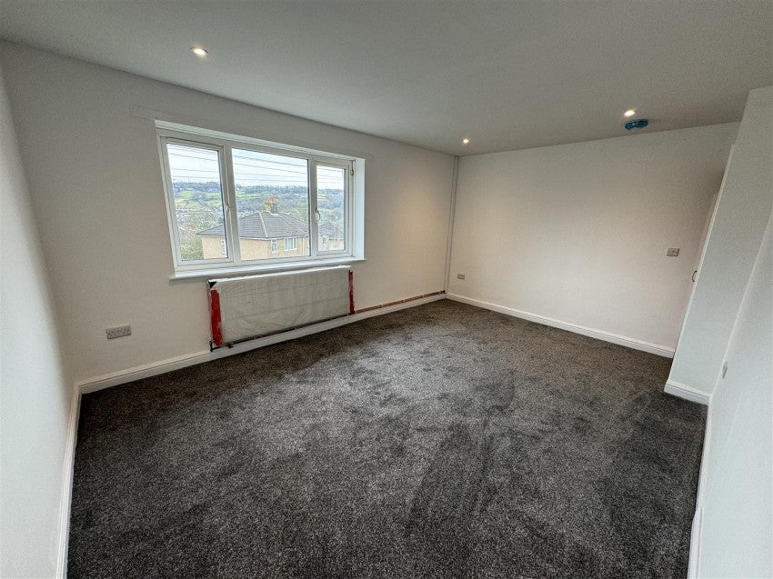 Flat Broomhill Mount in Bradford