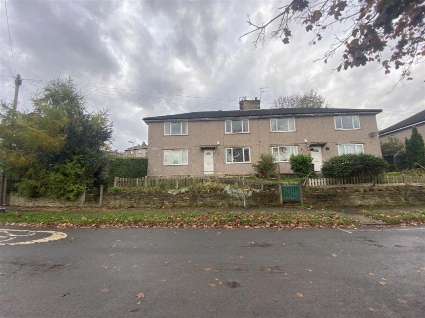Flat Broomhill Mount in Bradford