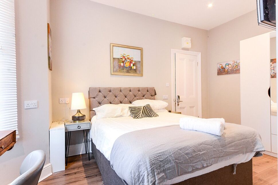 Room Grosvenor Road in Watford