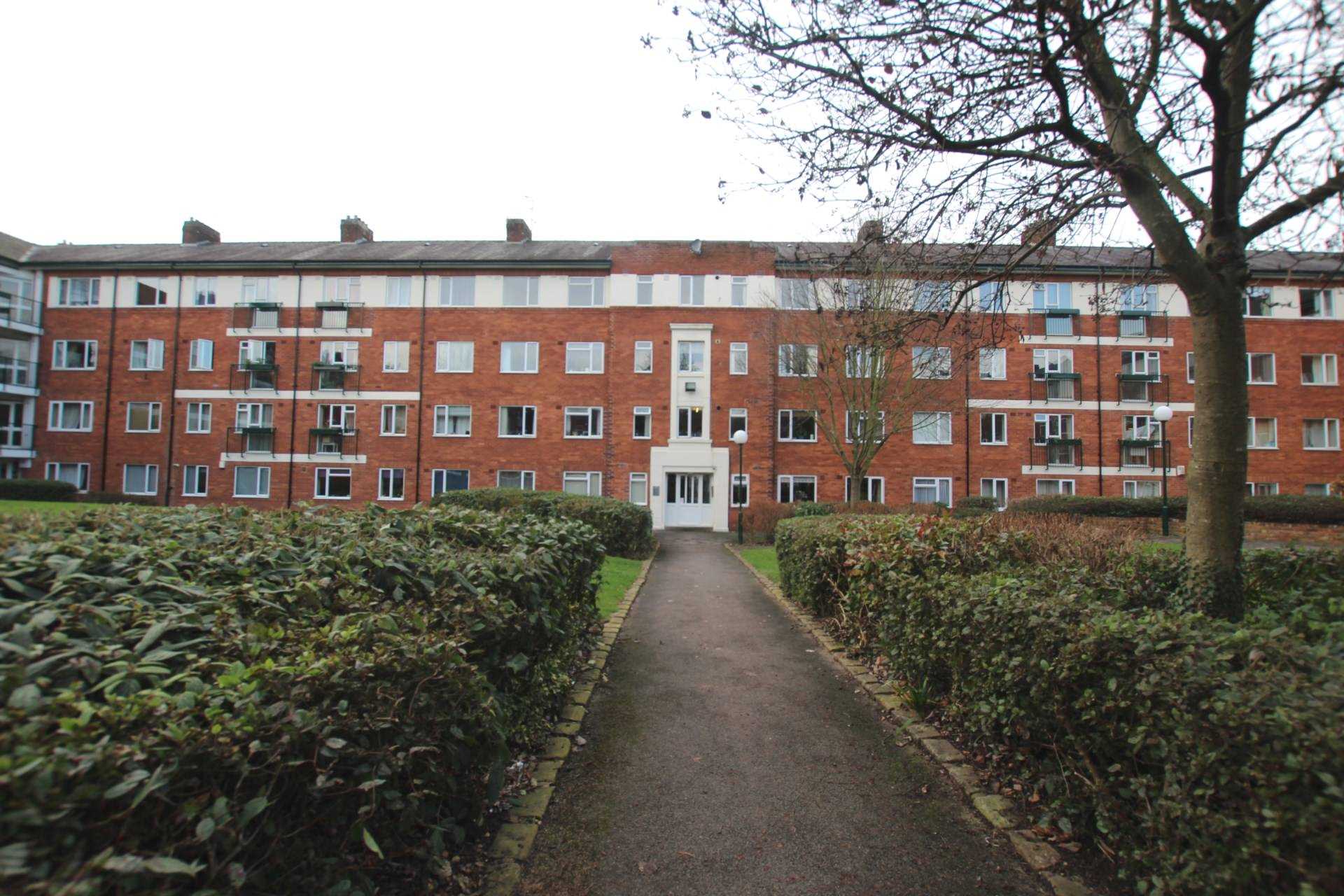 Flat Eccles New Road in Salford