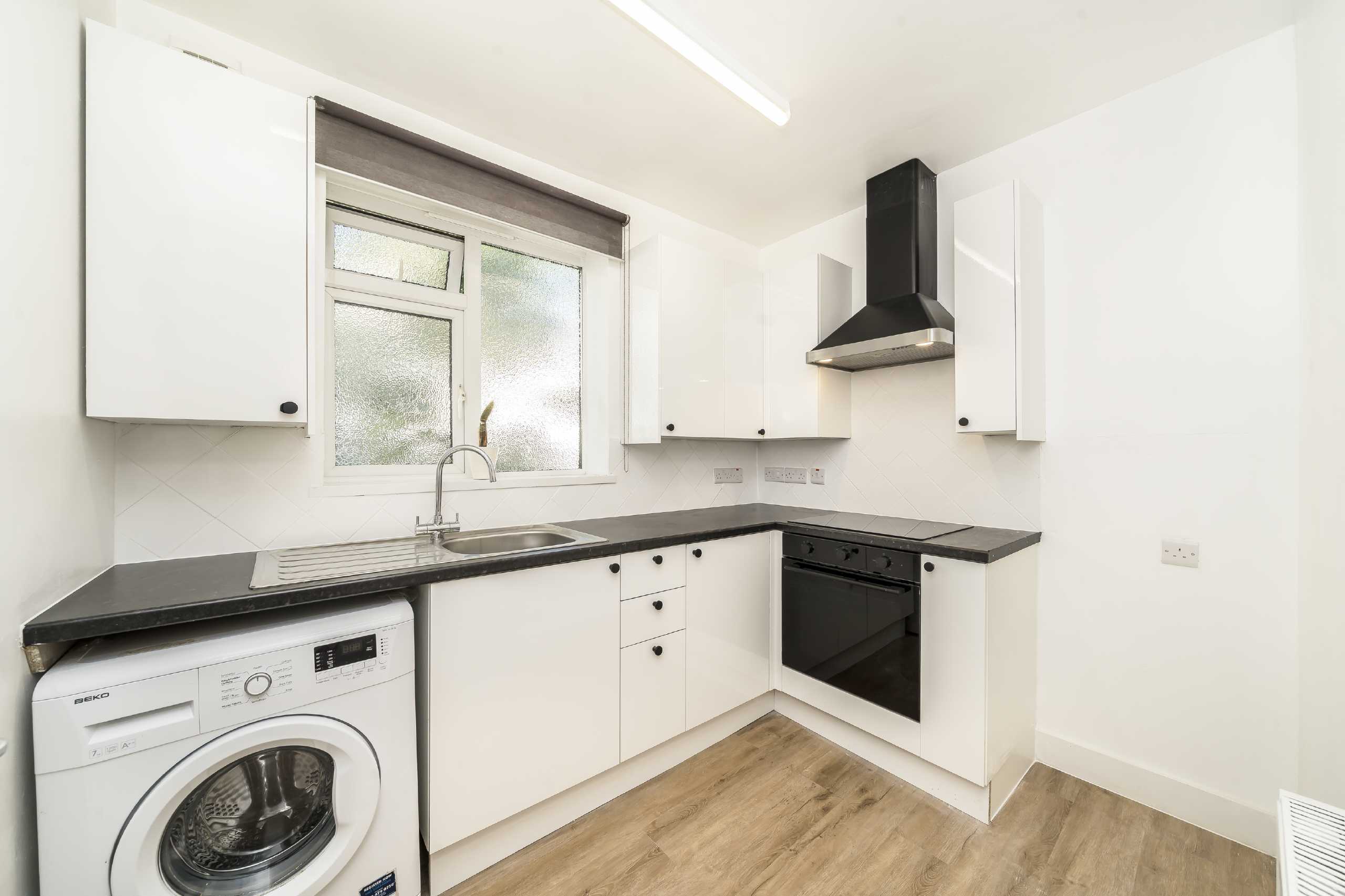 Flat Heathwood Gardens in Greater London