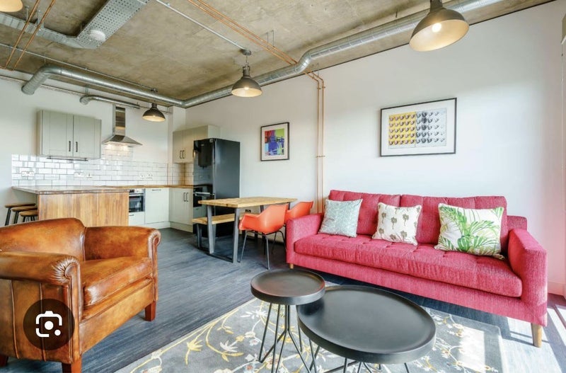 Room South Way in Greater London