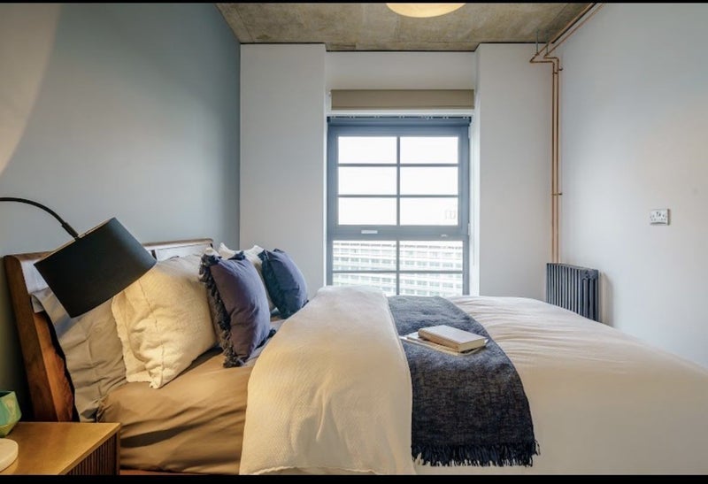 Room South Way in Greater London