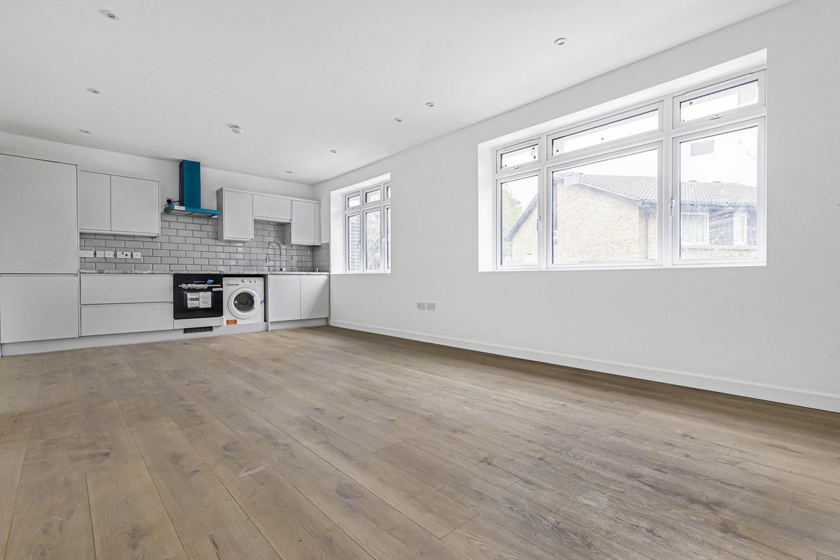 Flat Selborne Road in Greater London