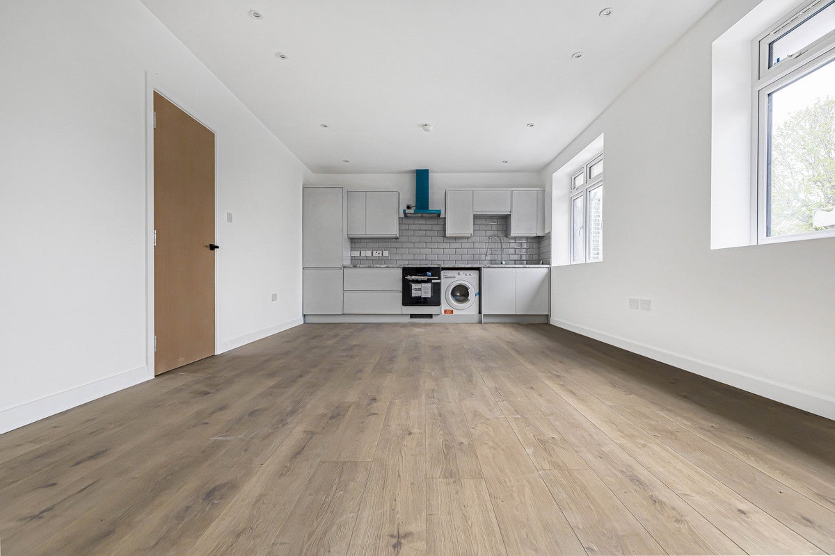 Flat Selborne Road in Greater London