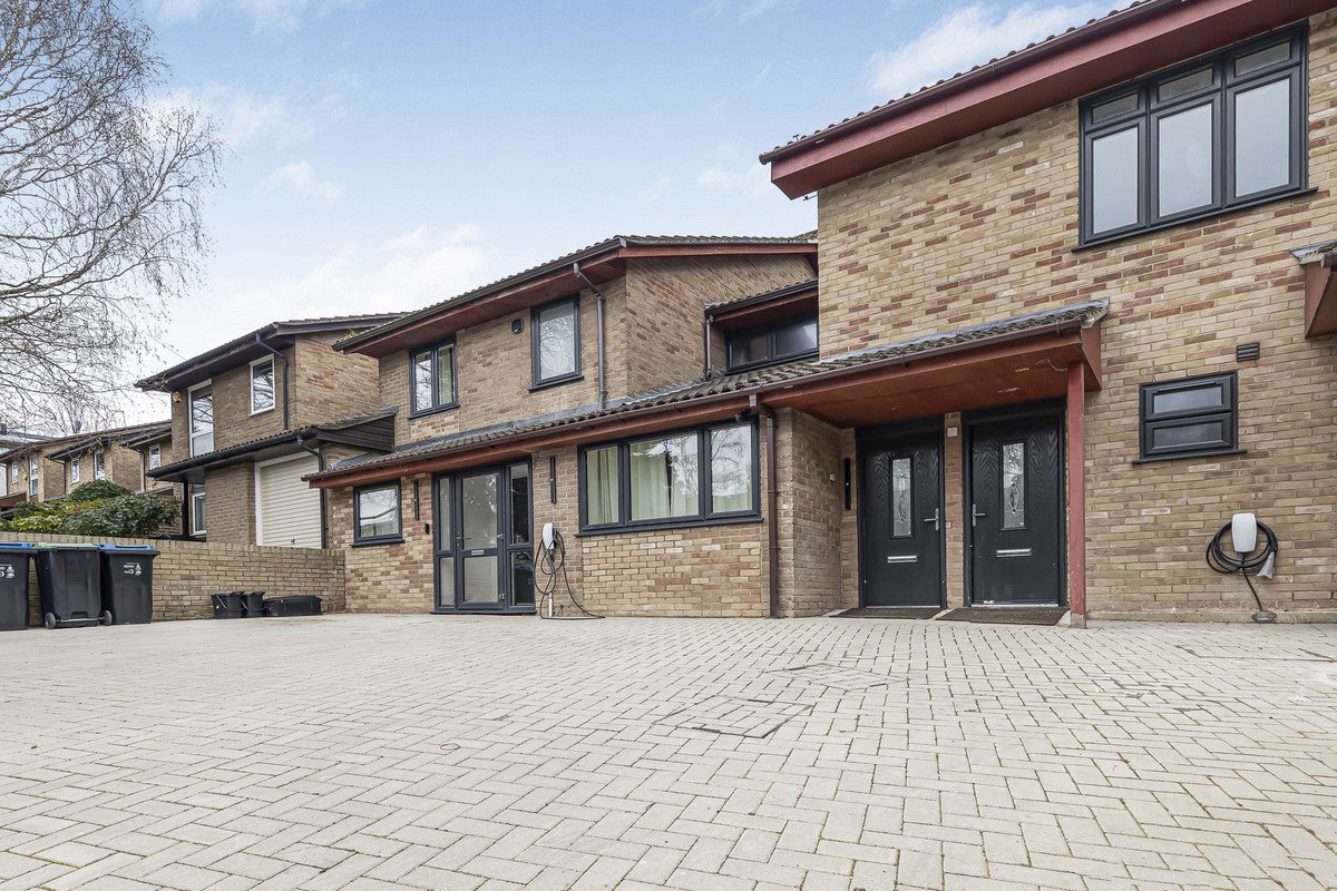 Flat Selborne Road in Greater London
