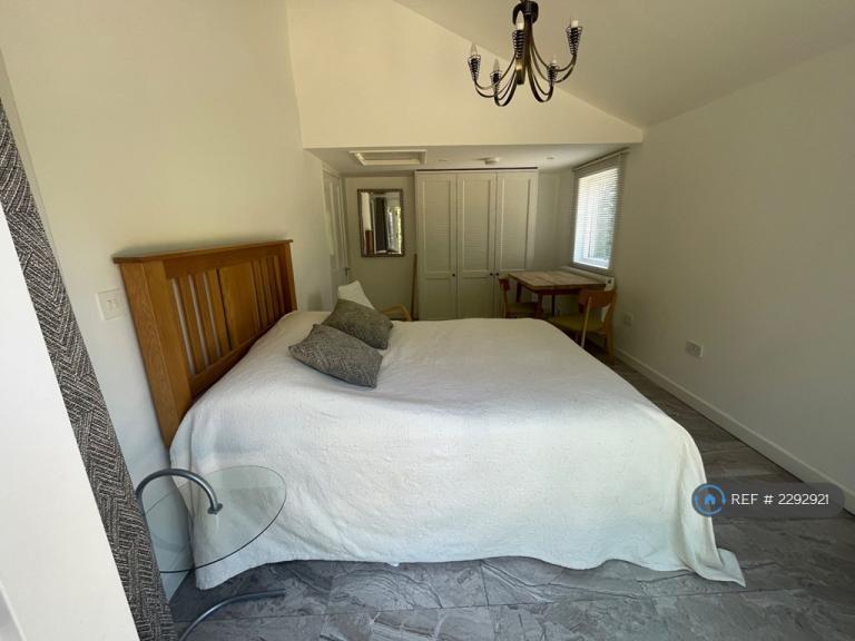 Room Harston Road in South Cambridgeshire