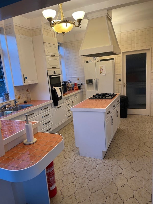 Room Gunnersbury Avenue in Greater London