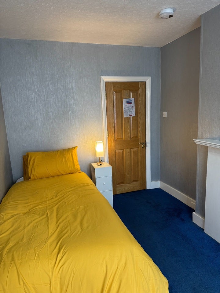 Room Gunnersbury Avenue in Greater London