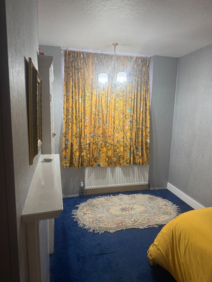Room Gunnersbury Avenue in Greater London