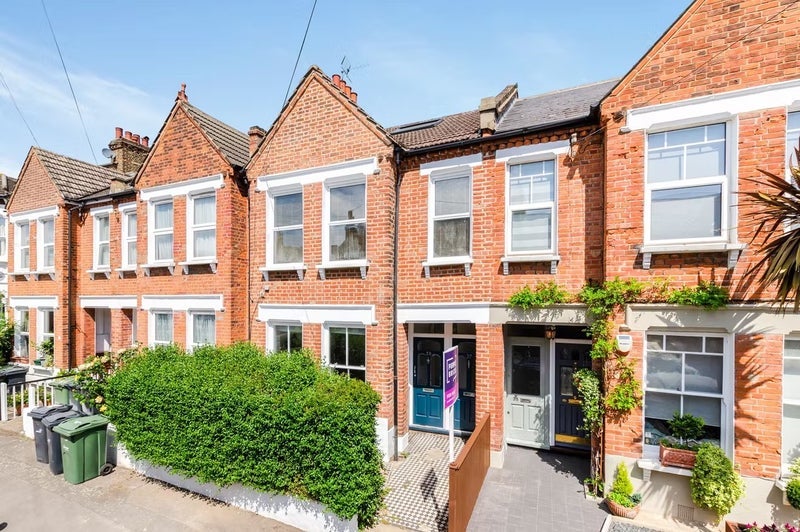 Room Brading Road in Greater London
