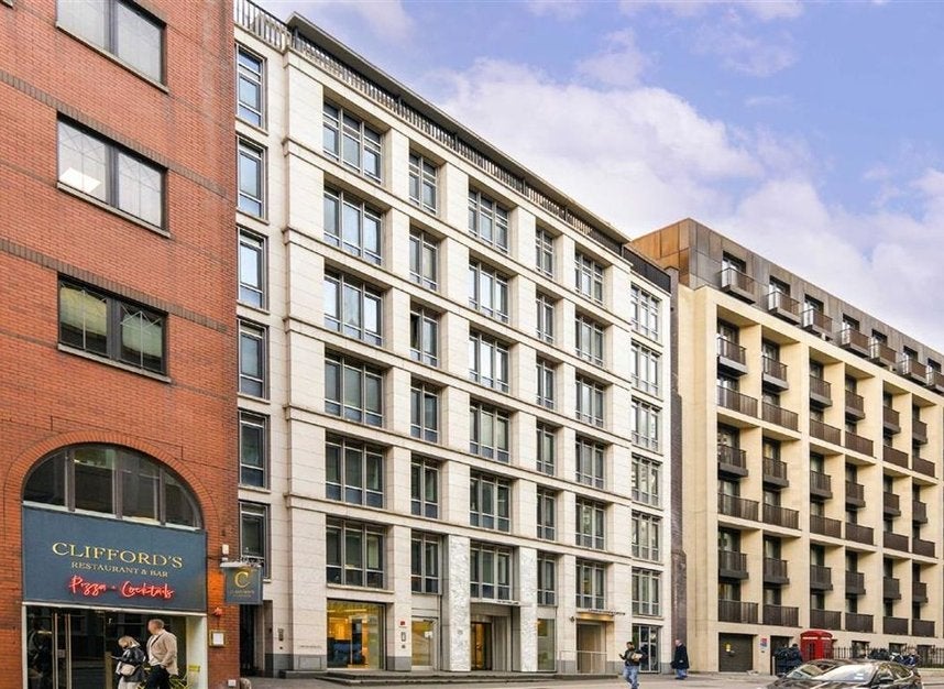 Flat Fetter Lane in City of London