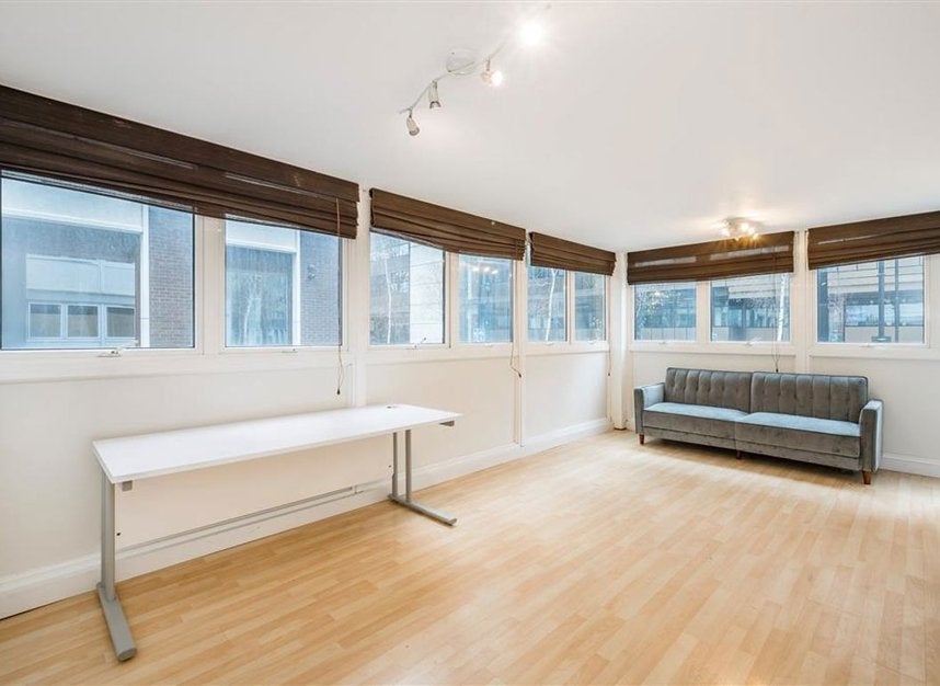 Flat Clipstone Street in City of Westminster