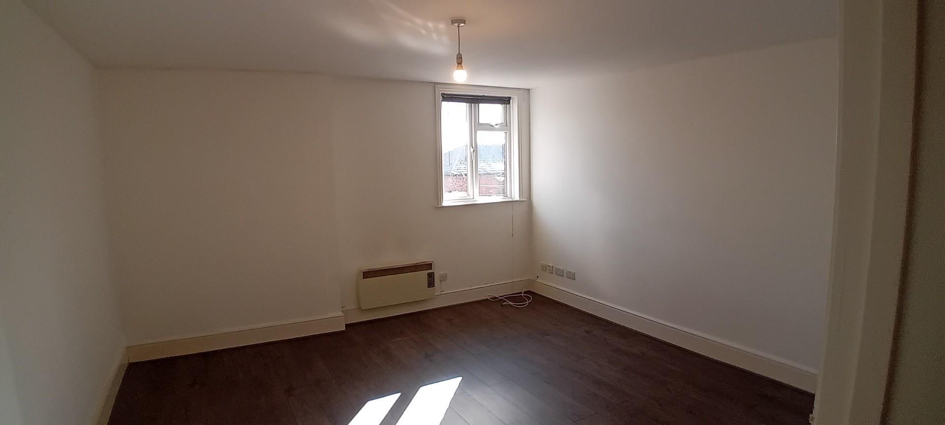 Flat Obelisk Road in Southampton