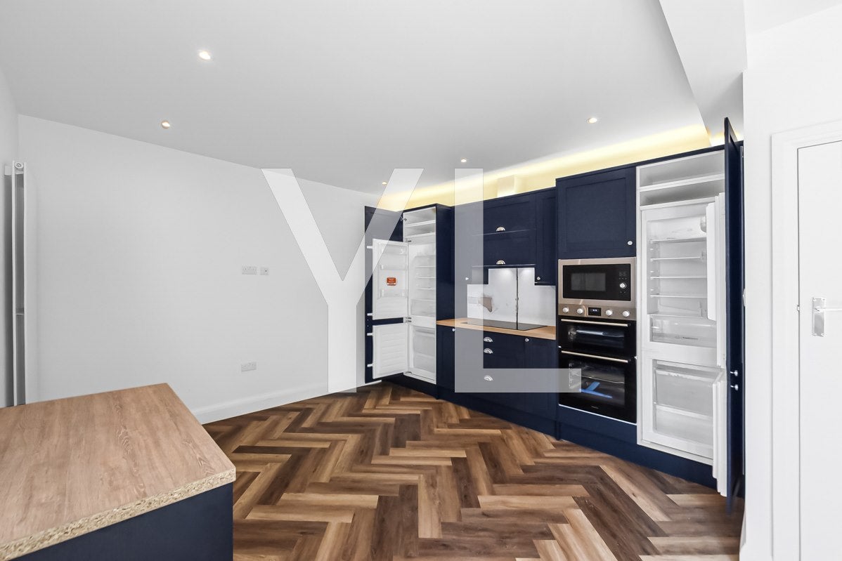 Room Shooters Hill Road in Greater London