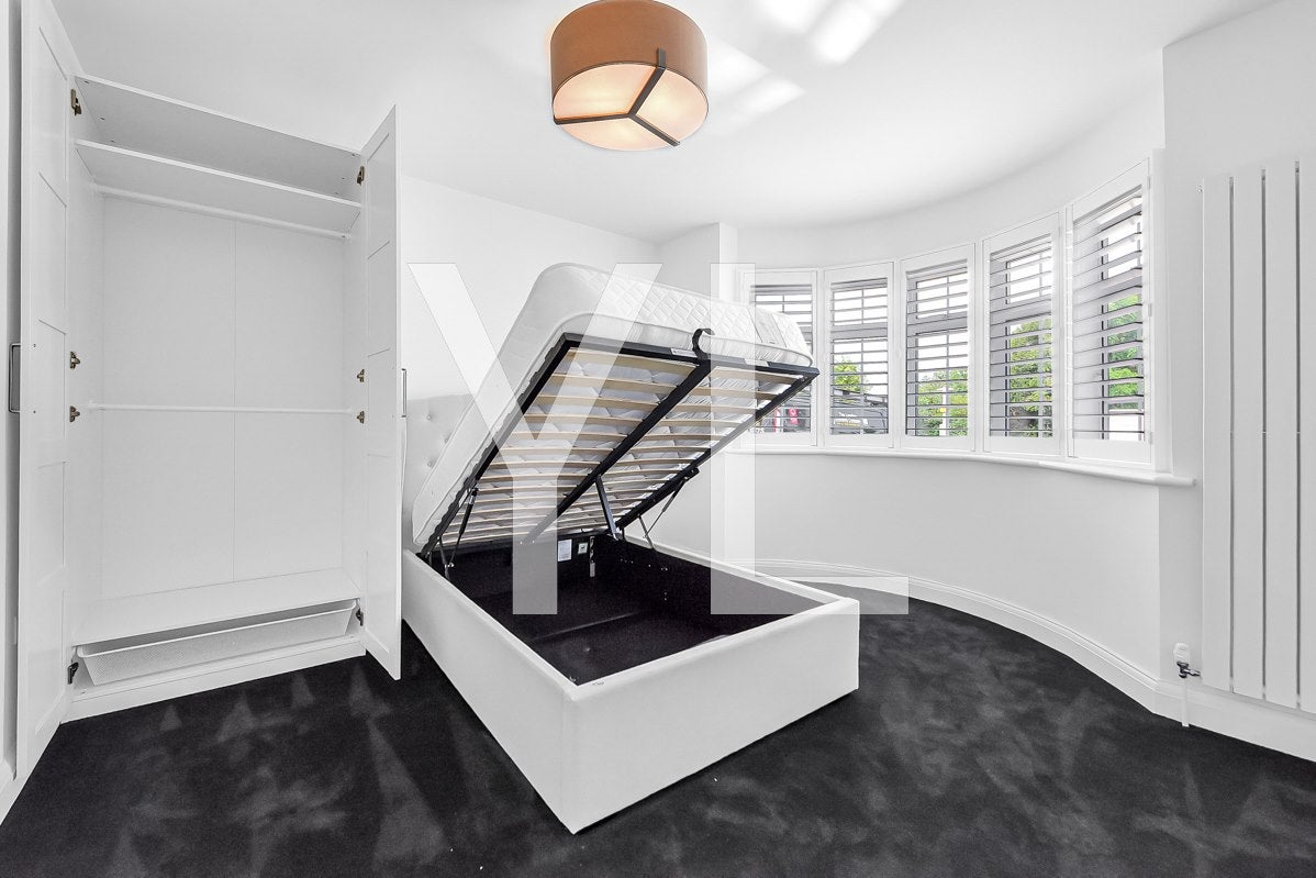 Room Shooters Hill Road in Greater London