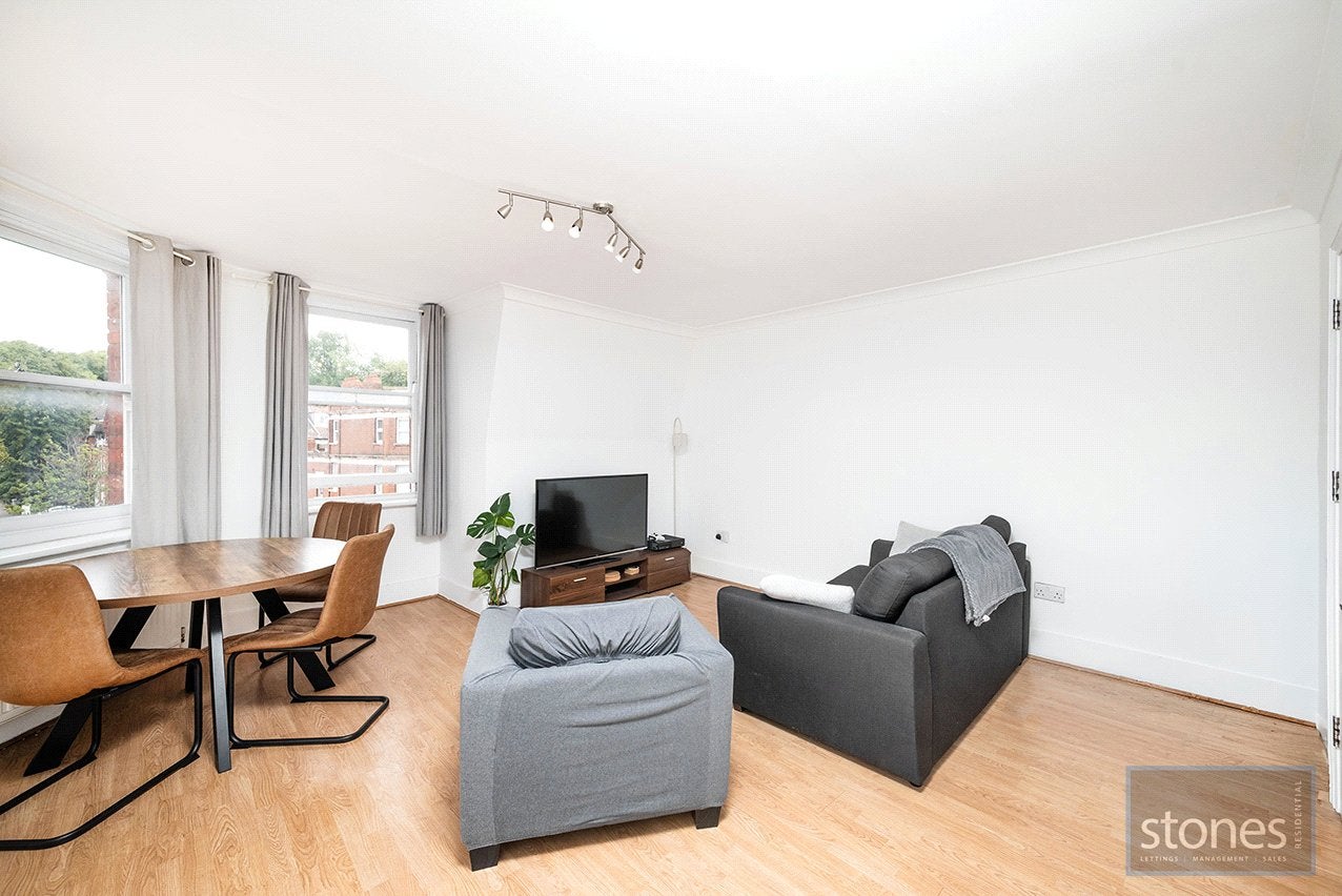 Flat Finchley Road in Greater London