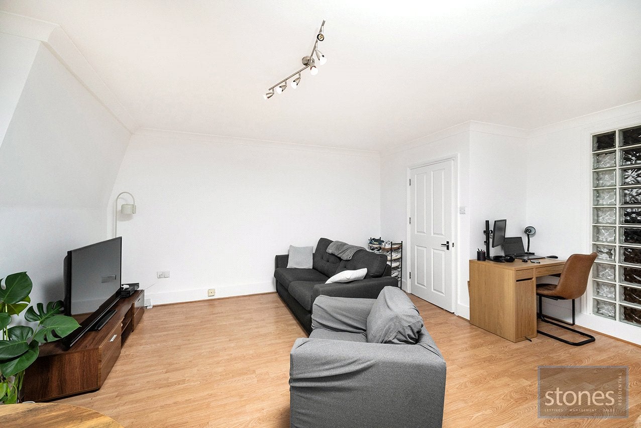 Flat Finchley Road in Greater London