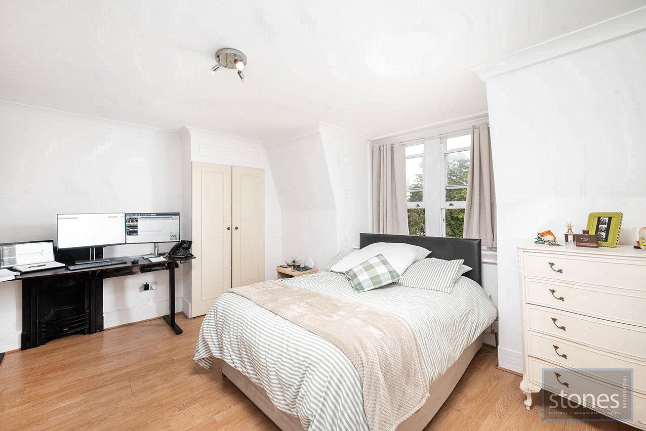Flat Finchley Road in Greater London