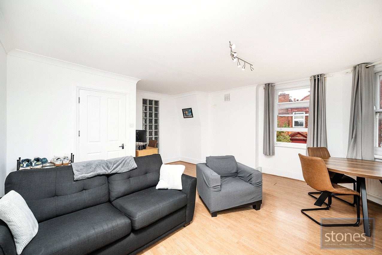 Flat Finchley Road in Greater London