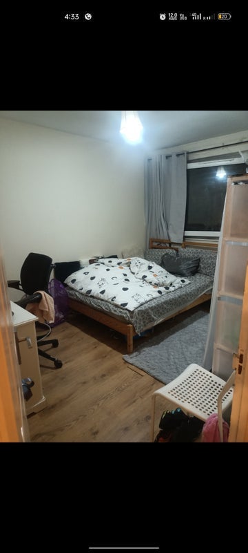 Room Burdett Road in Greater London