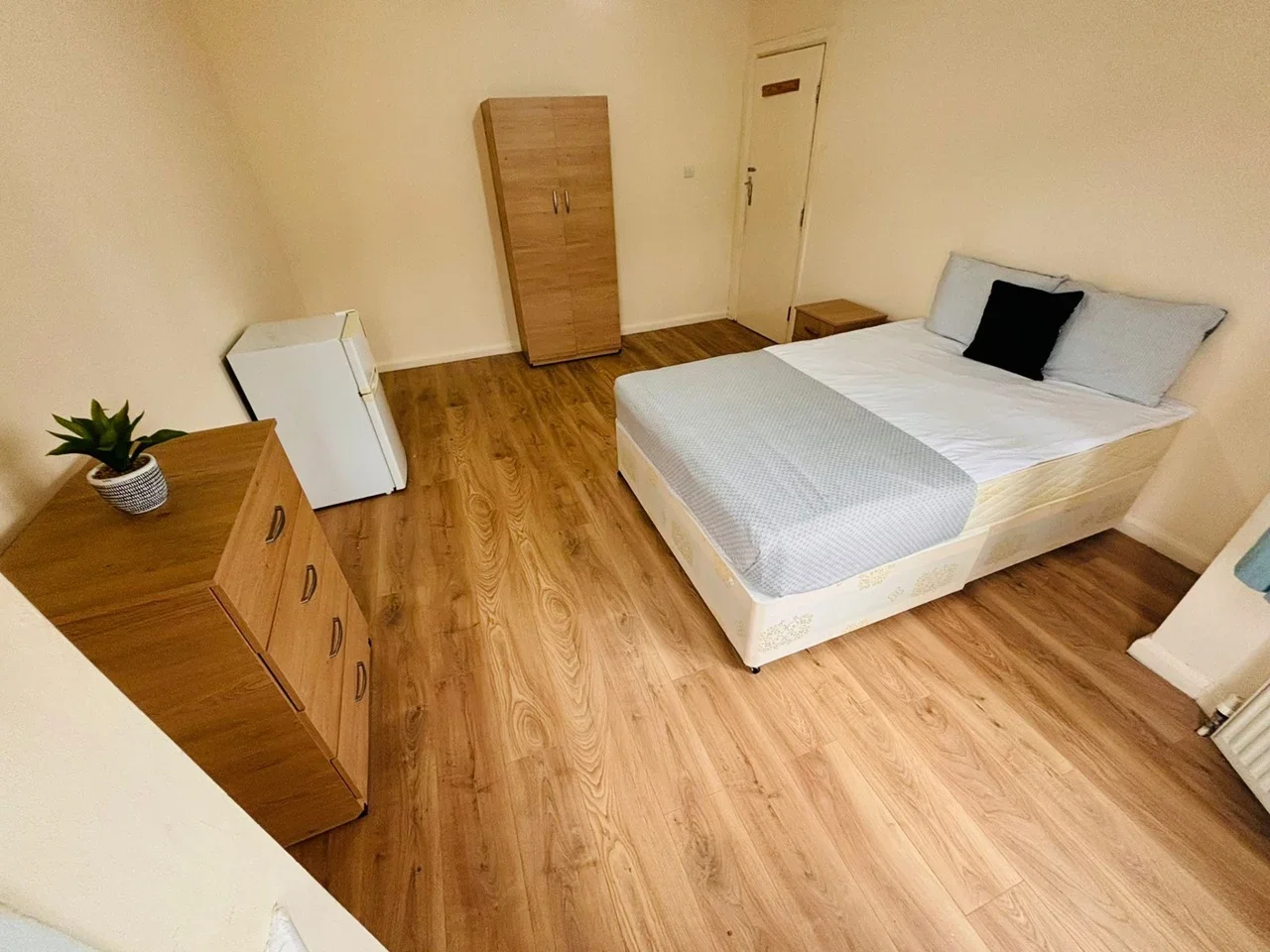 Room Paddock Road in Greater London