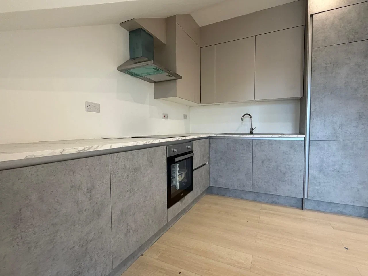 Flat Thornhill Road in Greater London