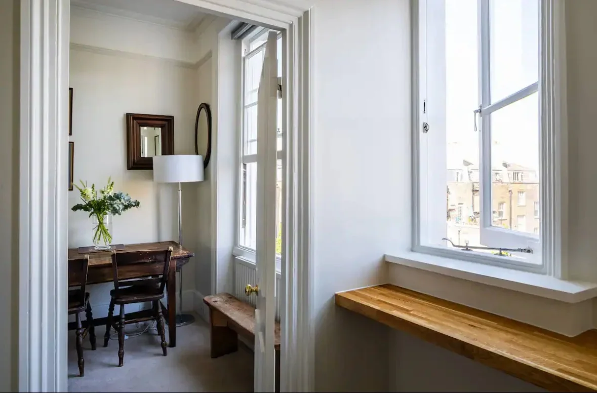 Flat Chepstow Crescent in Greater London