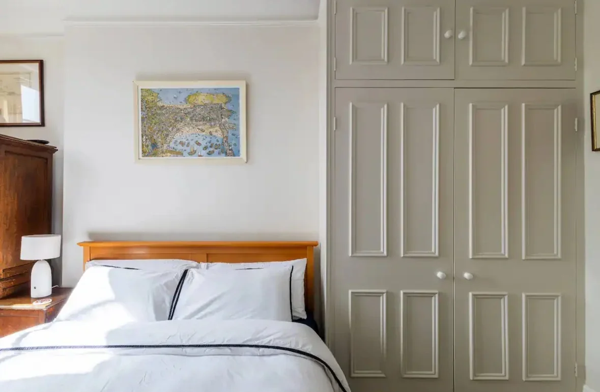 Flat Chepstow Crescent in Greater London