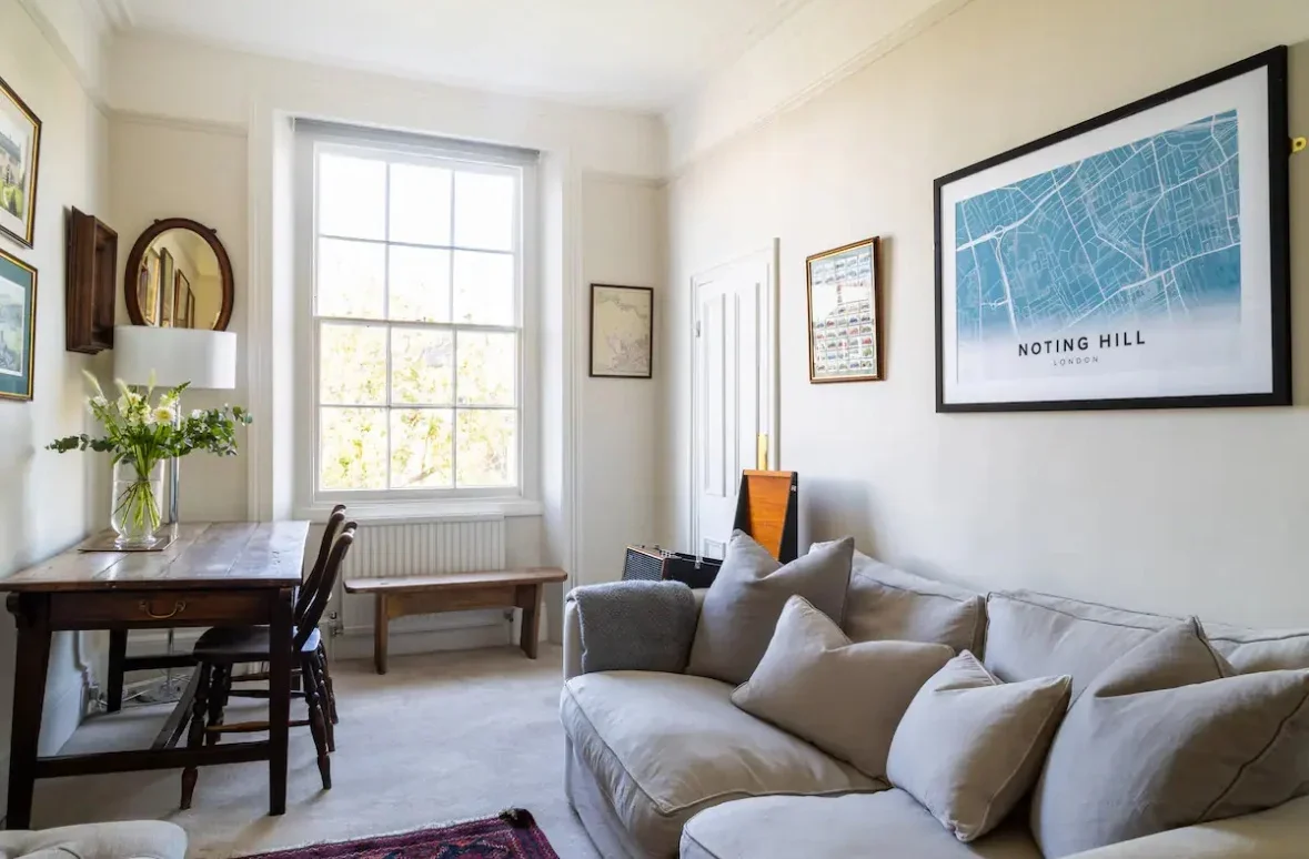 Flat Chepstow Crescent in Greater London