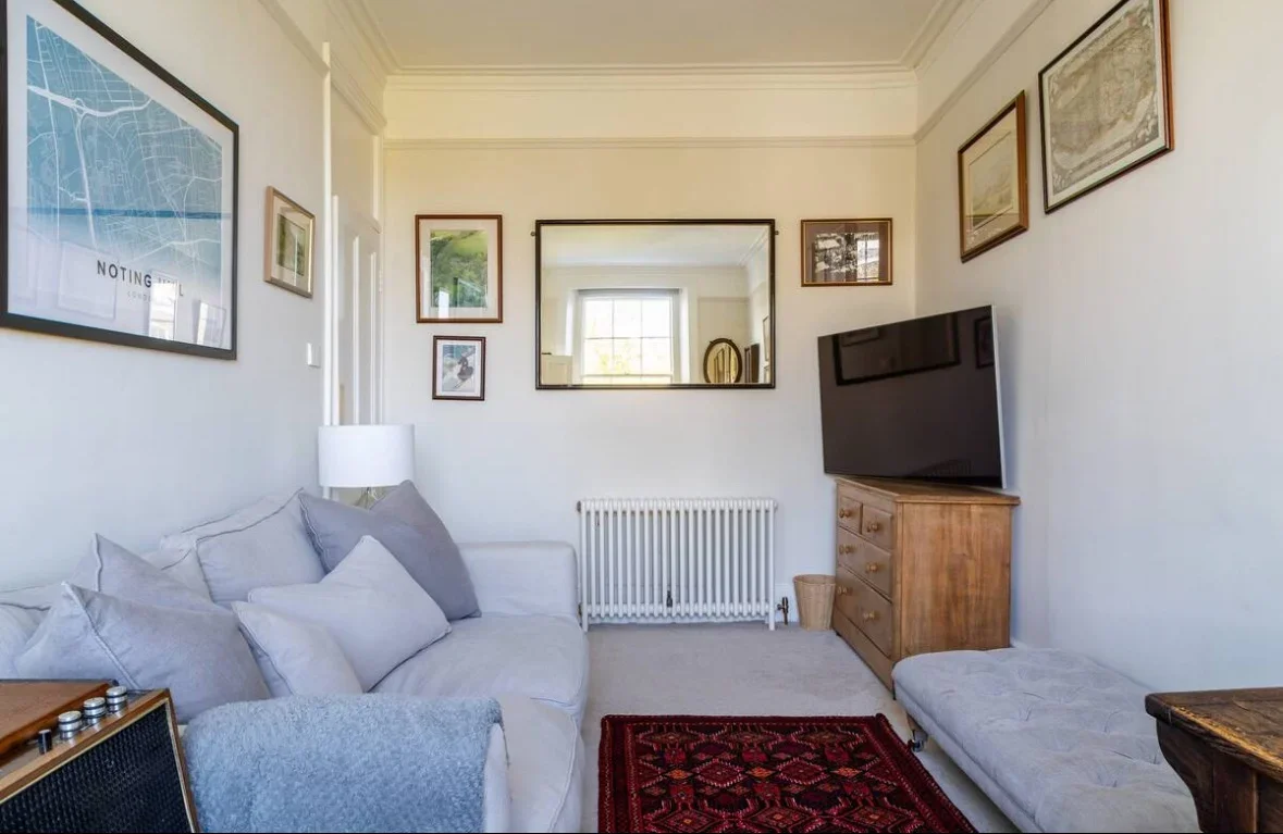 Flat Chepstow Crescent in Greater London