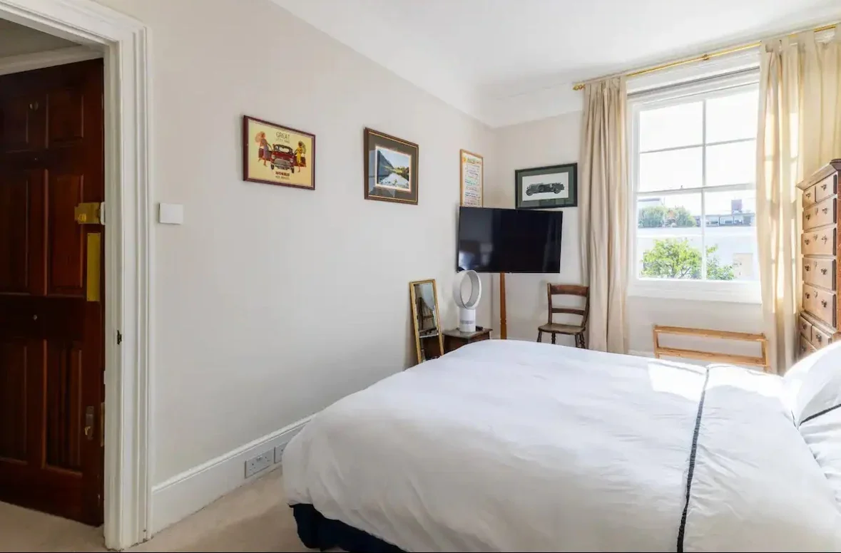 Flat Chepstow Crescent in Greater London