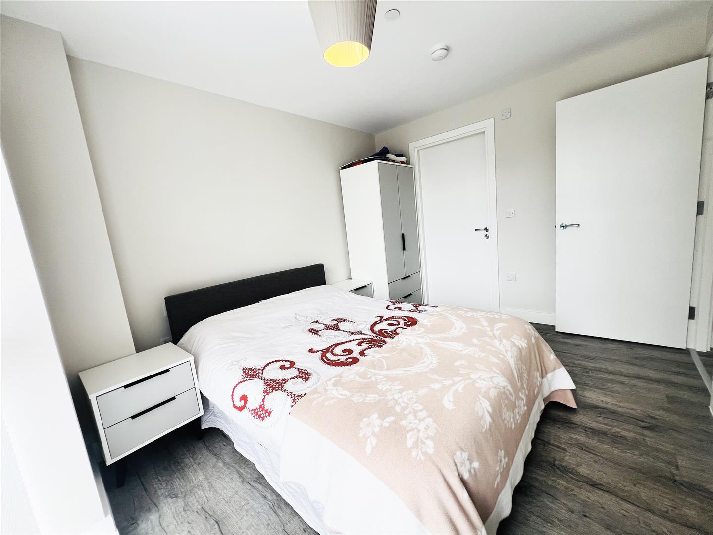 Flat Stonegate Road in Leeds
