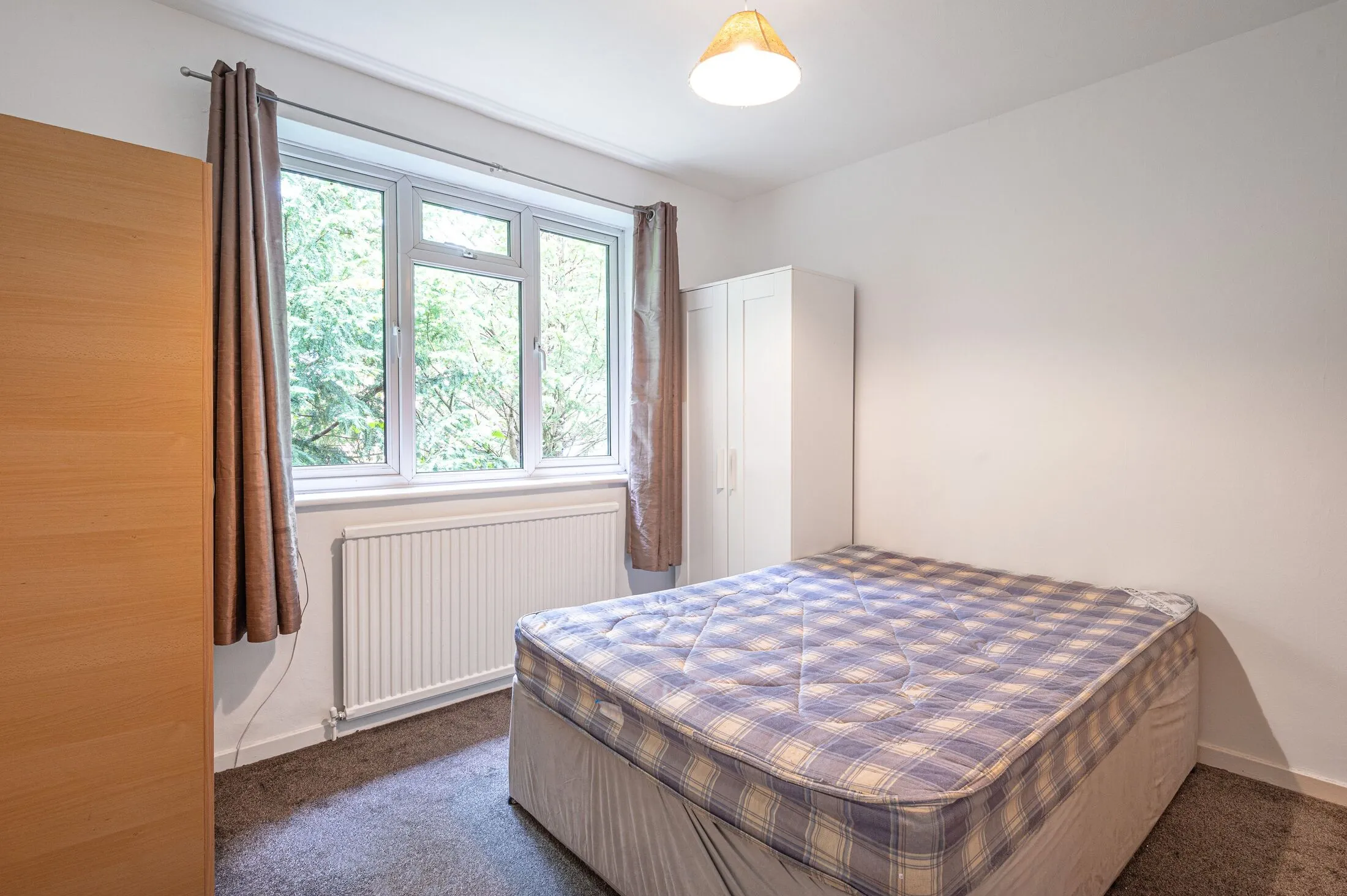 Flat Friern Park in Greater London