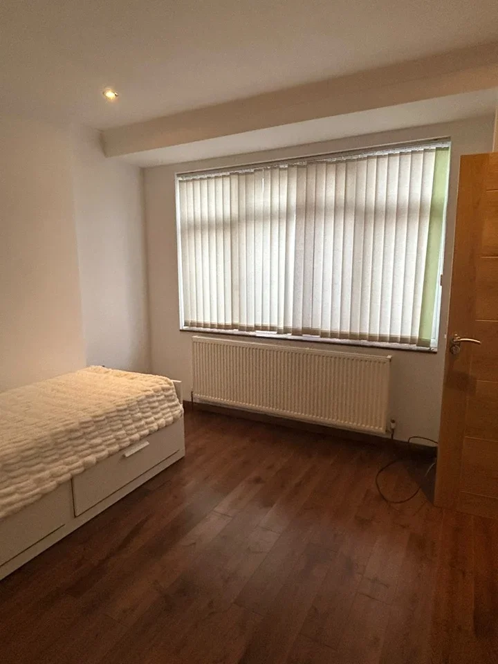 Flat Norfolk Avenue in Greater London